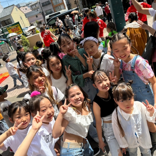 仲間と過ごすダンスの現場