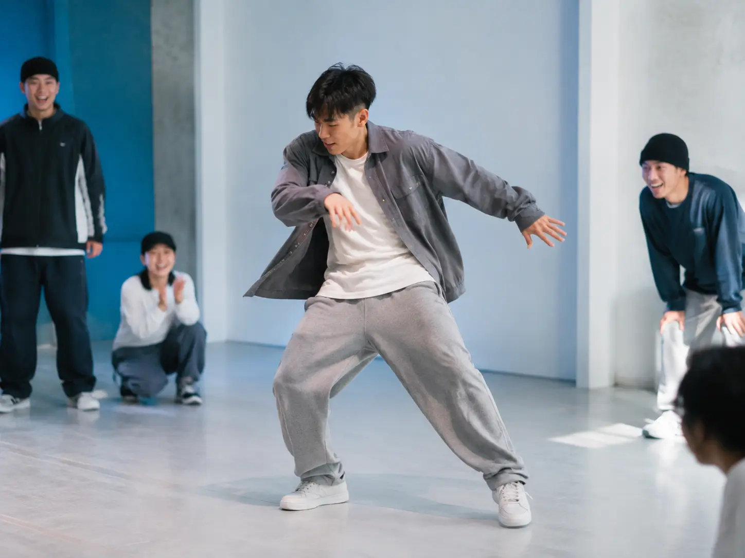 FREESTYLEを踊るダンサーのイメージ