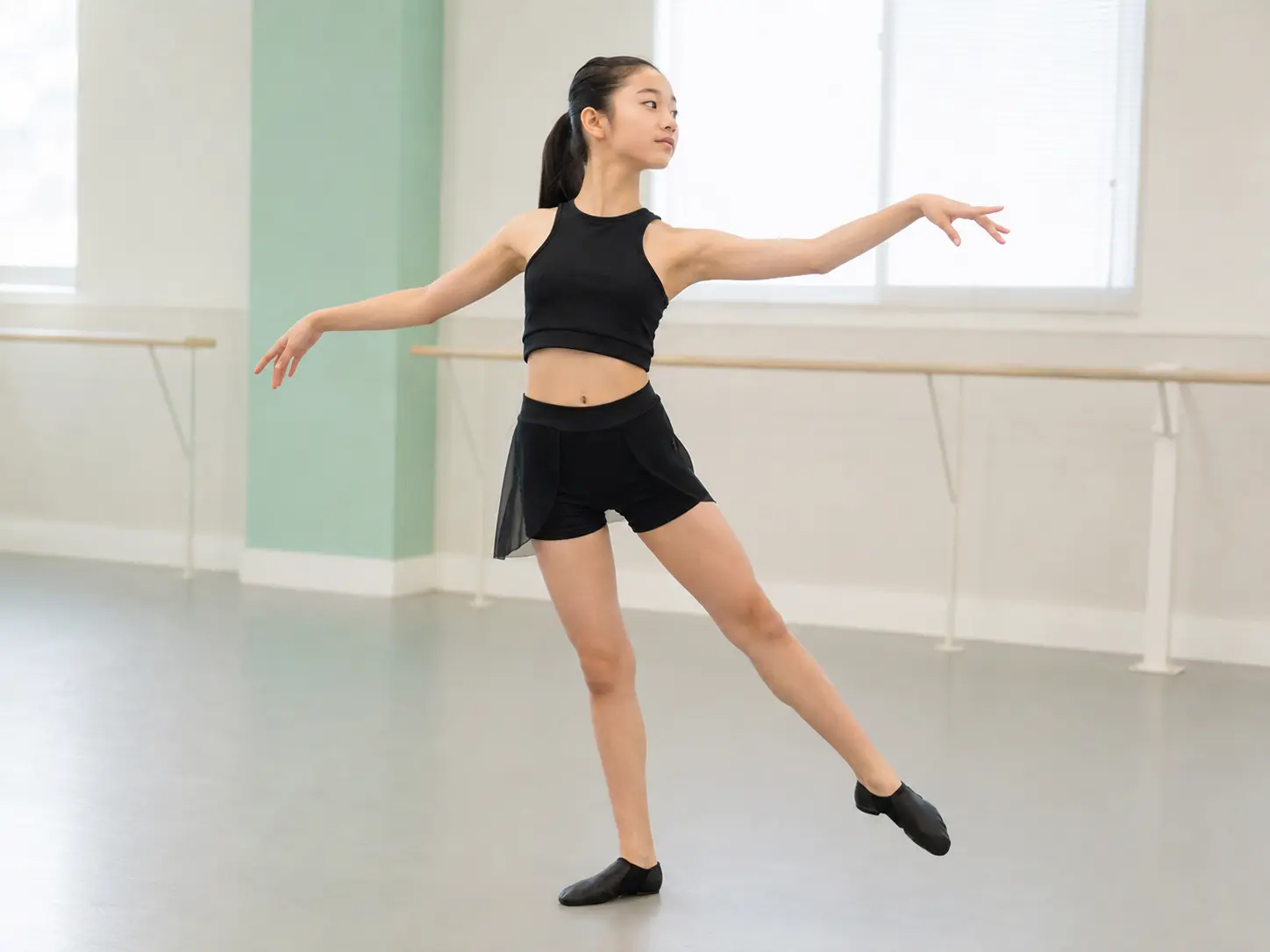 JAZZを踊るダンサーのイメージ