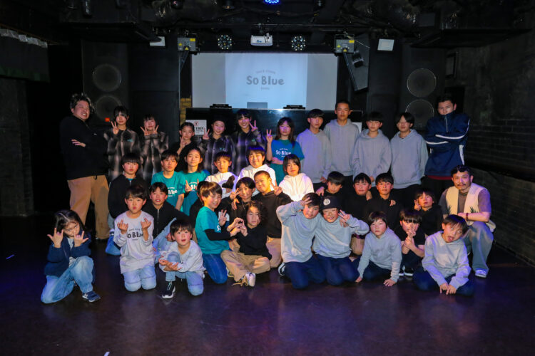 発表会を踊り切った生徒と講師