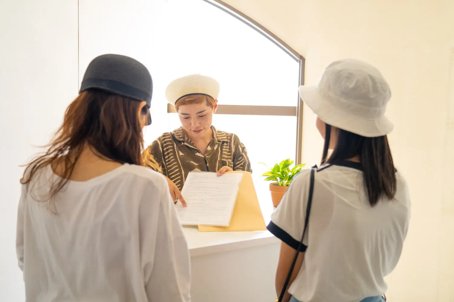 初めてでも声をかけやすい受付